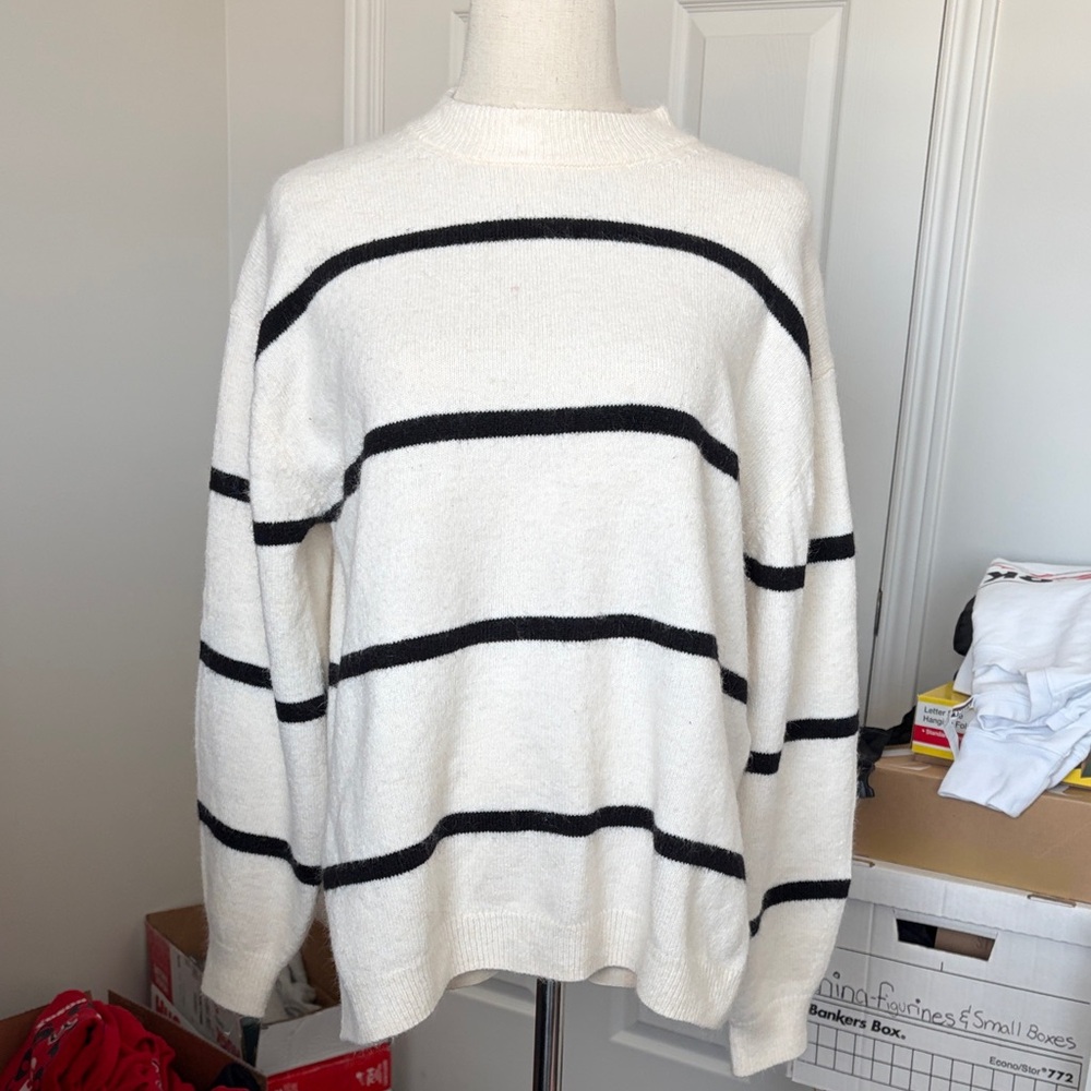 H&M Black and White Striped Sweater mama maternity